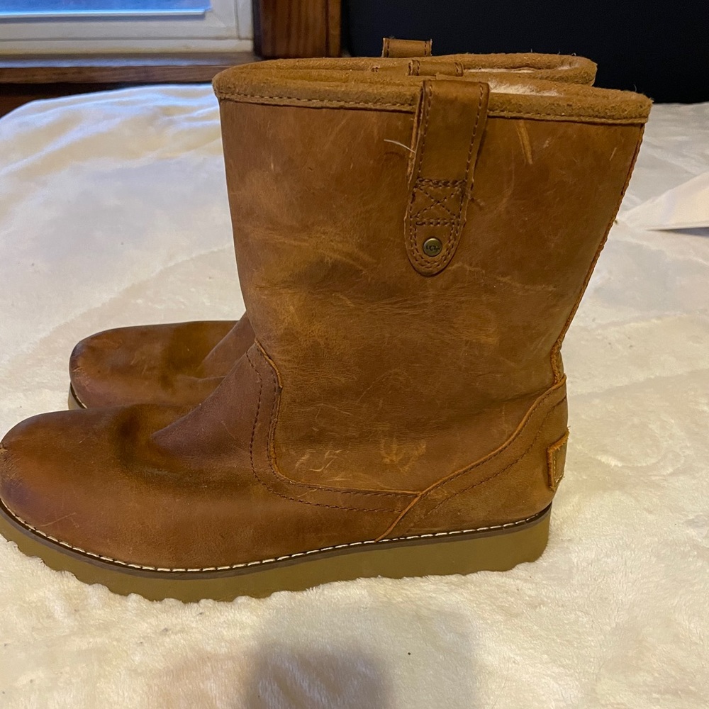 UGG Redwood Chestnut boots